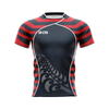 Gestreiftes Rugby-Spieler-Trikot