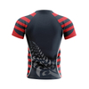 Gestreiftes Rugby-Spieler-Trikot